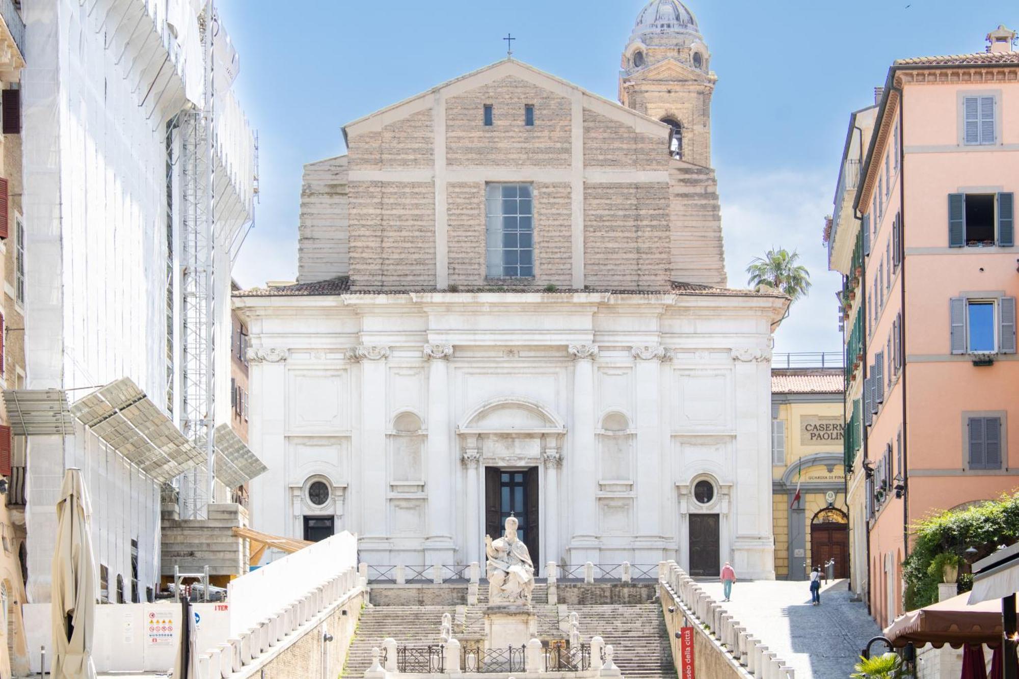 Palazzo Tancredi Apartment อังโกนา ภายนอก รูปภาพ