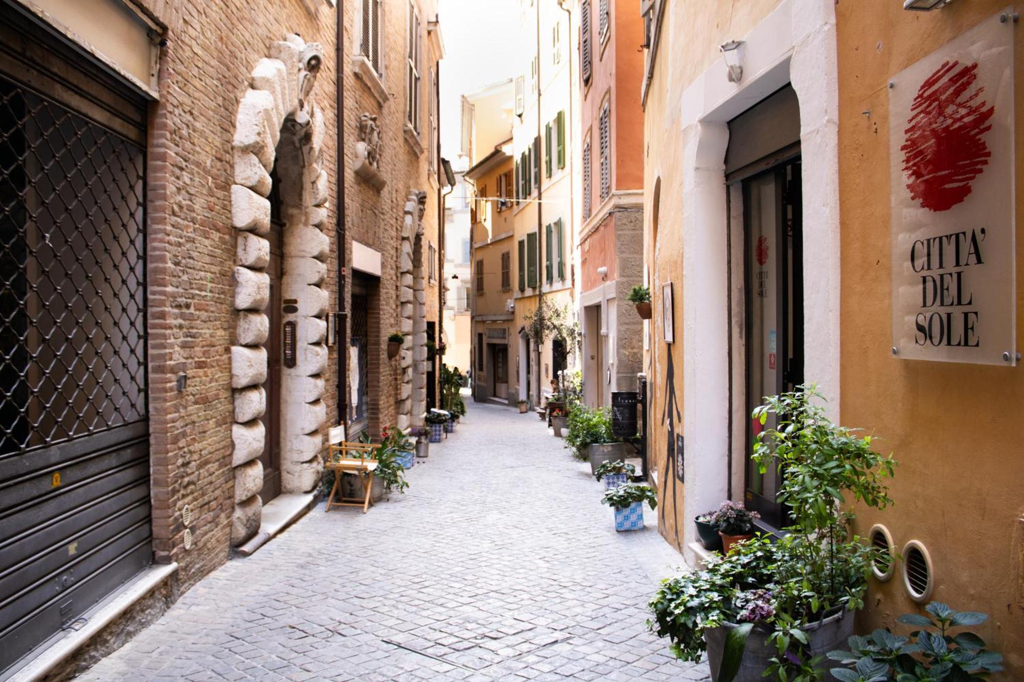 Palazzo Tancredi Apartment อังโกนา ภายนอก รูปภาพ