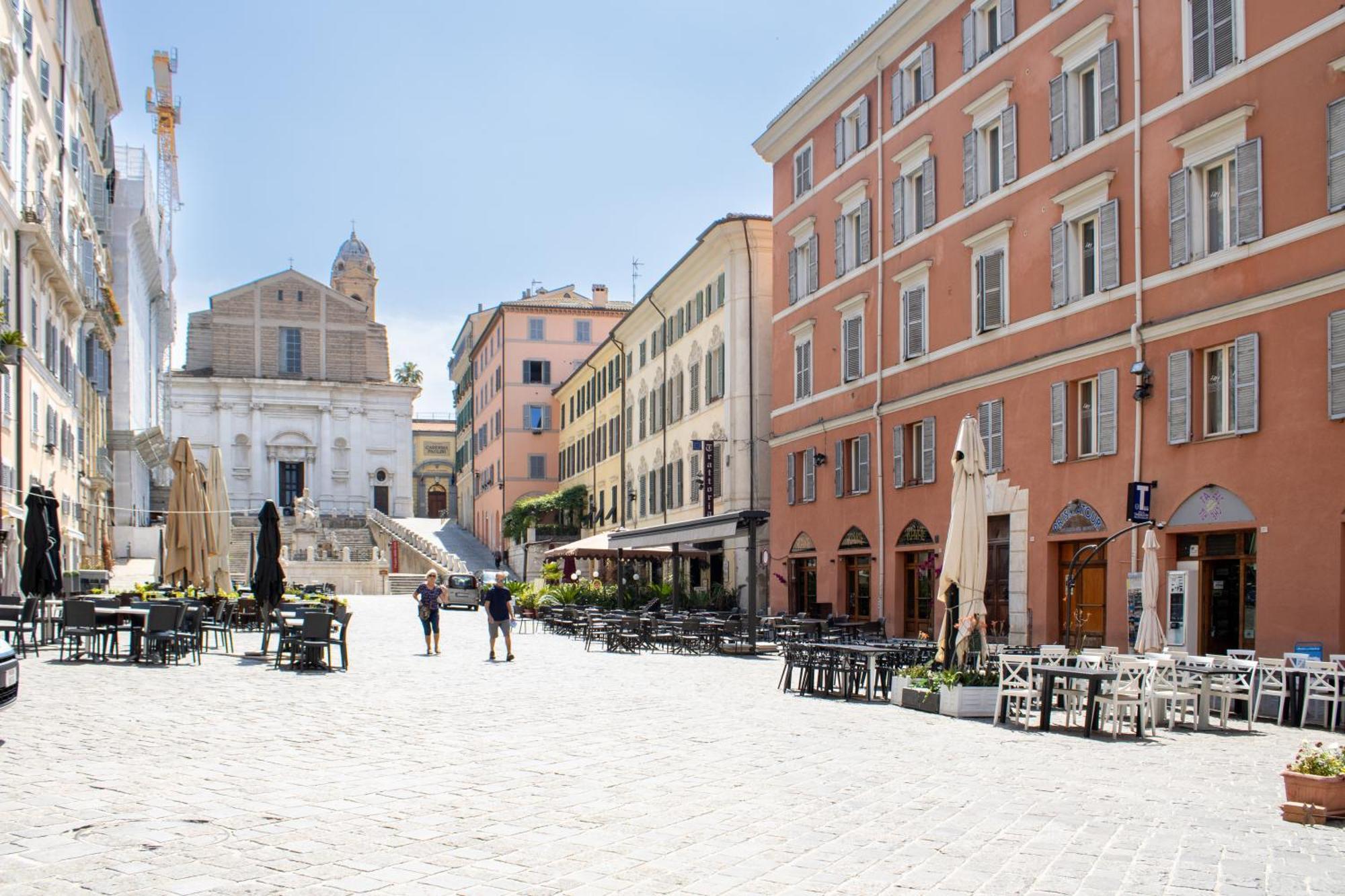 Palazzo Tancredi Apartment อังโกนา ภายนอก รูปภาพ